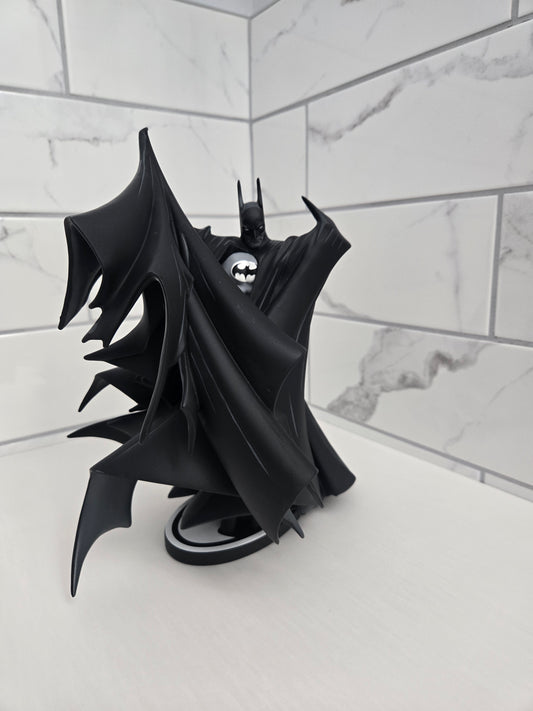 Batman: Black & White Statue (TODD MCFARLANE) - VERSION 2.0