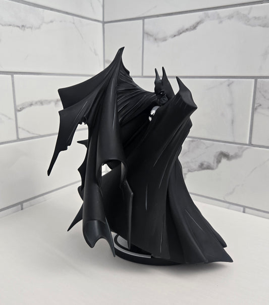 Batman: Black & White Statue (TODD MCFARLANE) - VERSION 2.0
